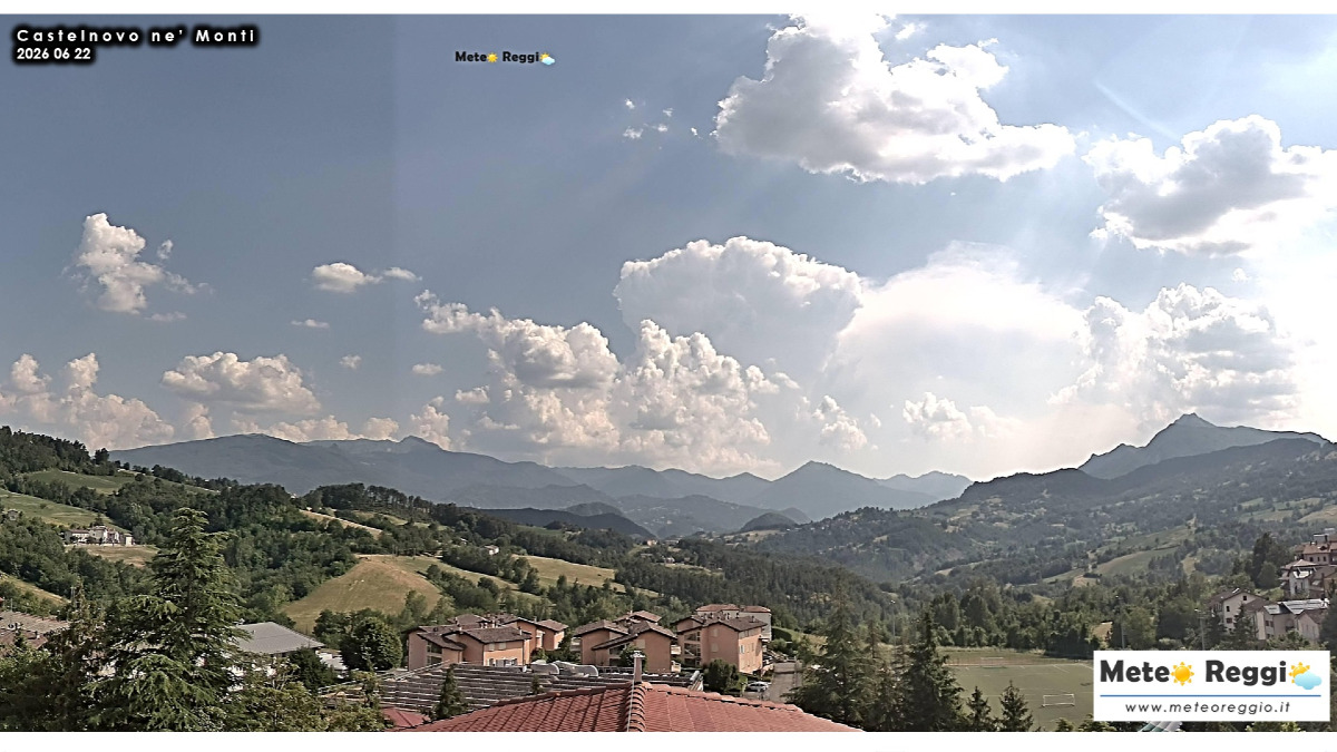 Bollettino meteo delle 17:30 - Velature di poco conto e caldo intenso