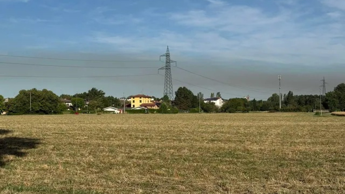 Cosa può liberare nell'aria un incendio come quello di Mantova di venerdì?