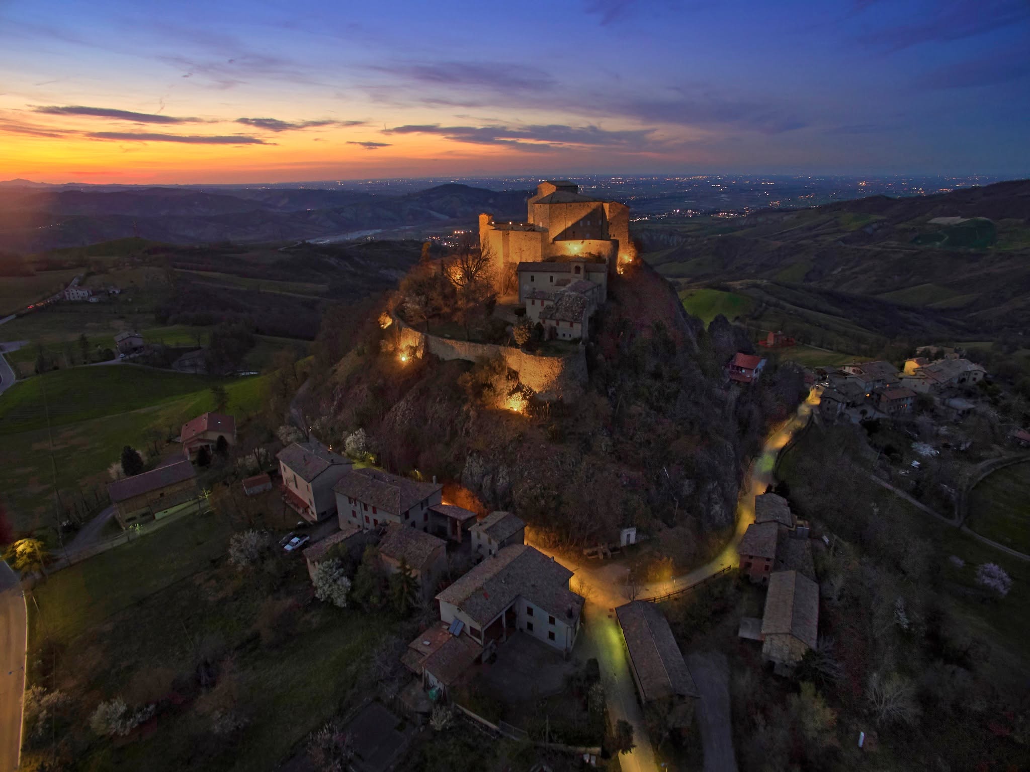 Rossena al tramonto