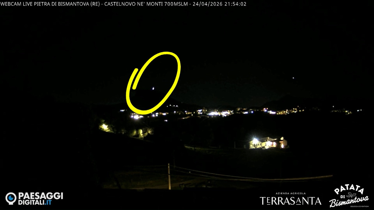 Scia di luce sulla Pietra: un bolide illumina "di nuovo" il cielo reggiano