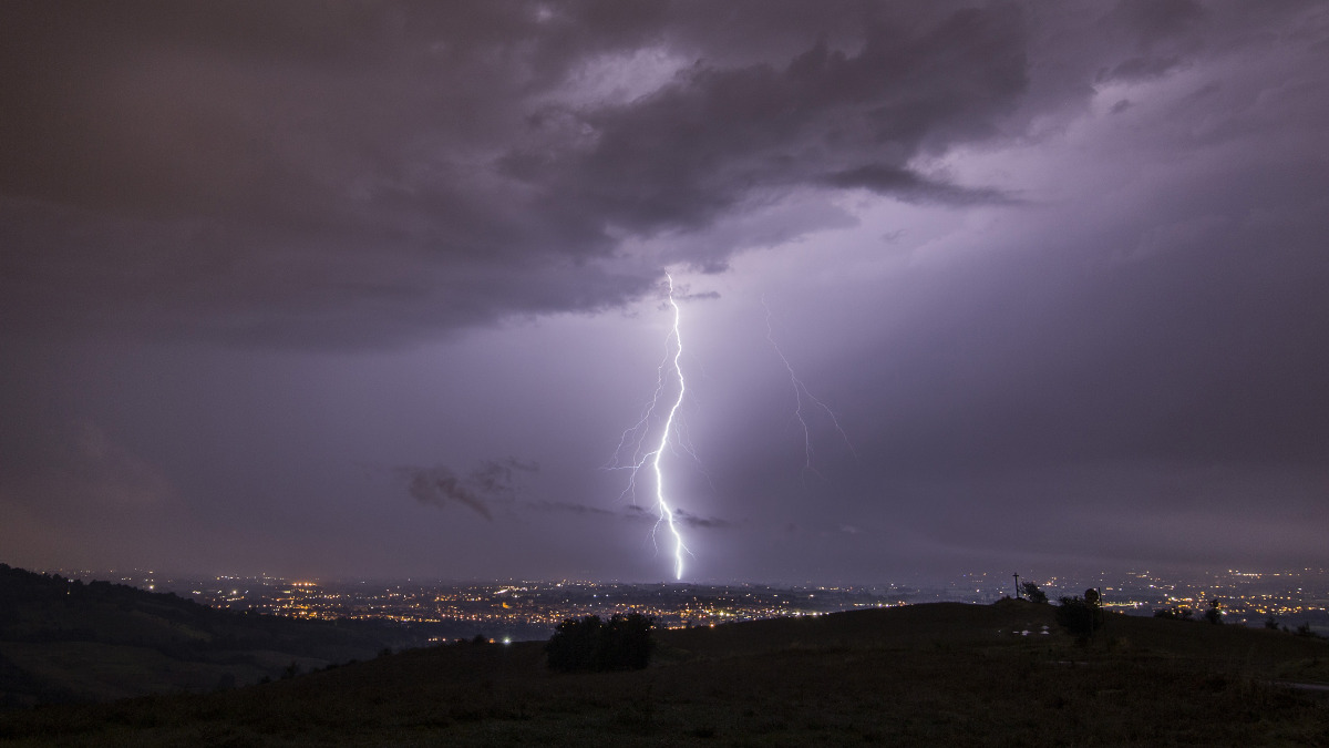 Perché i temporali estivi "scompaiono" prima di arrivare? La verità sul meteo in Emilia-Romagna
